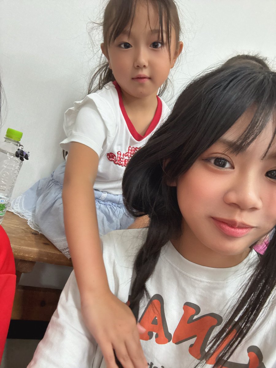 member_offical's tweet photo. おはにこです🌈ᵕ̈*

昨日ね！KIDS達がにこの髪の毛してくれたの!笑
みんな上手だったよ👏🏻♡
写真載せとくねー！

そして！
今日はさいさん🧡ྀིのお誕生日です！！！
おめでとうございます！！
いつも優しくてたくさん笑わせてくれる
さいさんが大好きです🥹💗

 #IQP研究生 #愛実にこ☺︎ https://t.co/VImA59OhdD