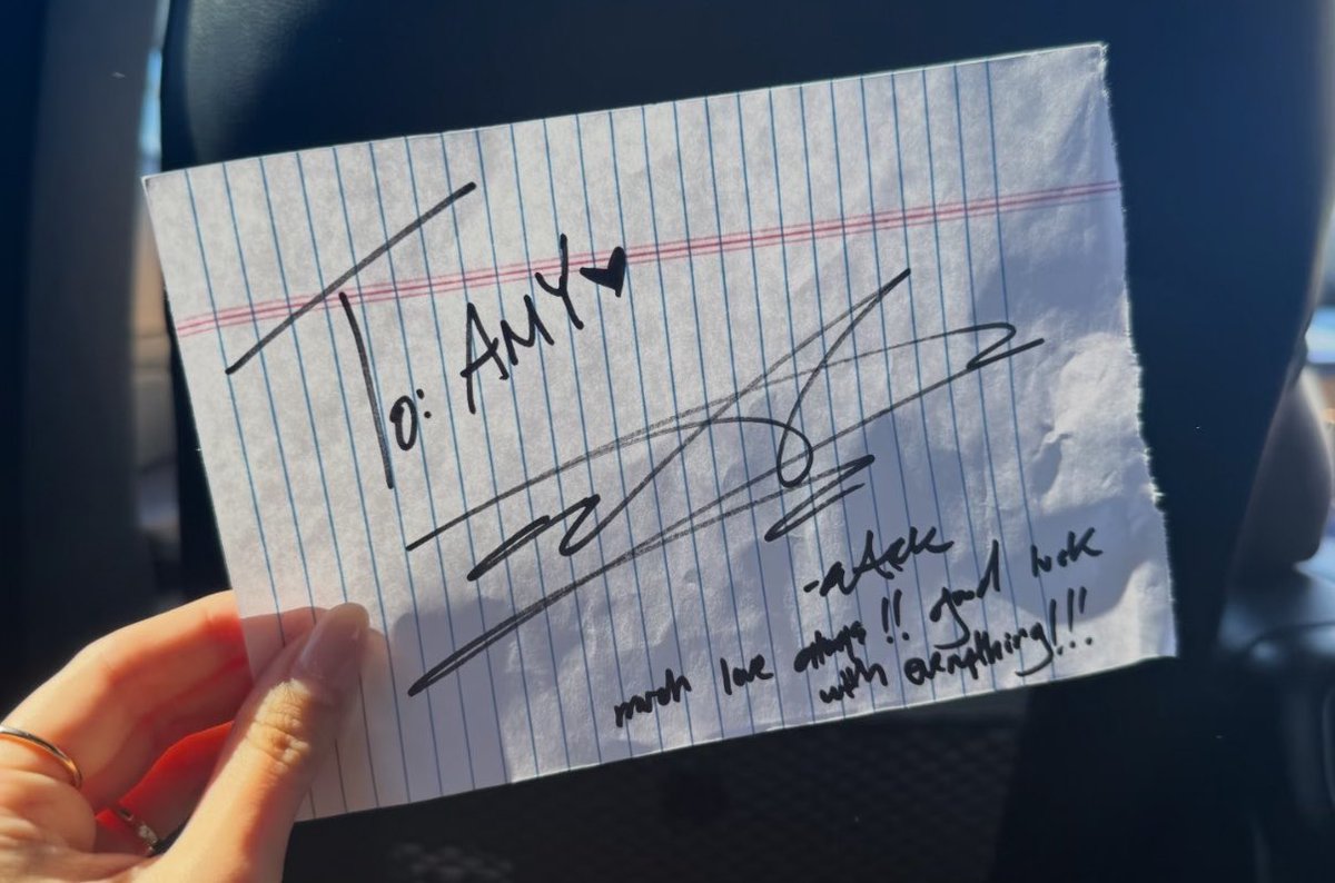 99leemark0802's tweet photo. 260913(260912) 마크 목격담 #마크 #MARK

🐯 : much love always!! good luck with everything!!! https://t.co/LATFOC2MGb