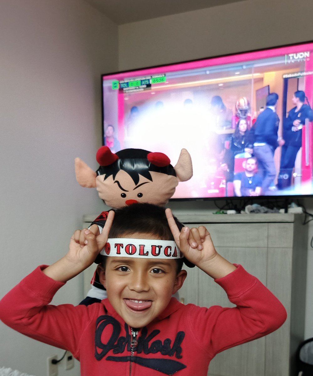 vicomhdez's tweet photo. #sabadofutbolero  Toluca Campeón!! Venga Diablos!!! https://t.co/B7uTRvI4GO