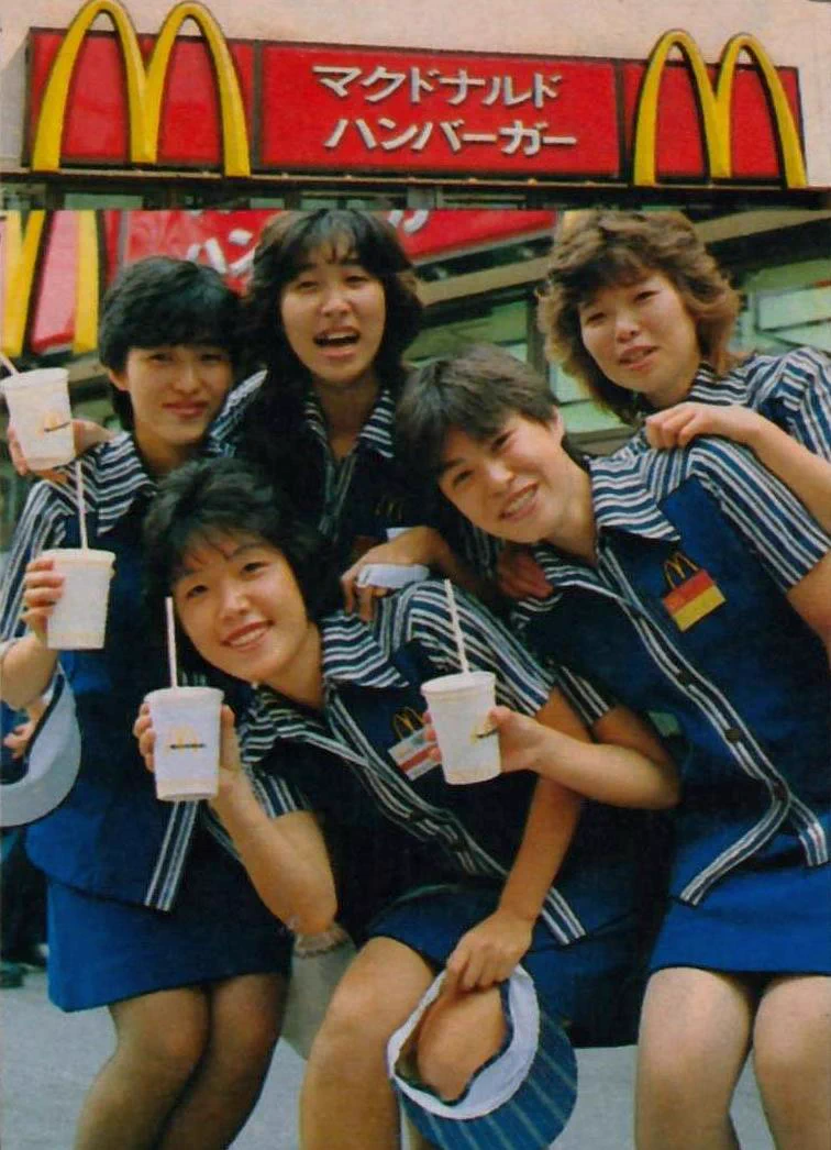 ろっしー в X: „昭和59年（1984年）のファストフード店員さんの制服
