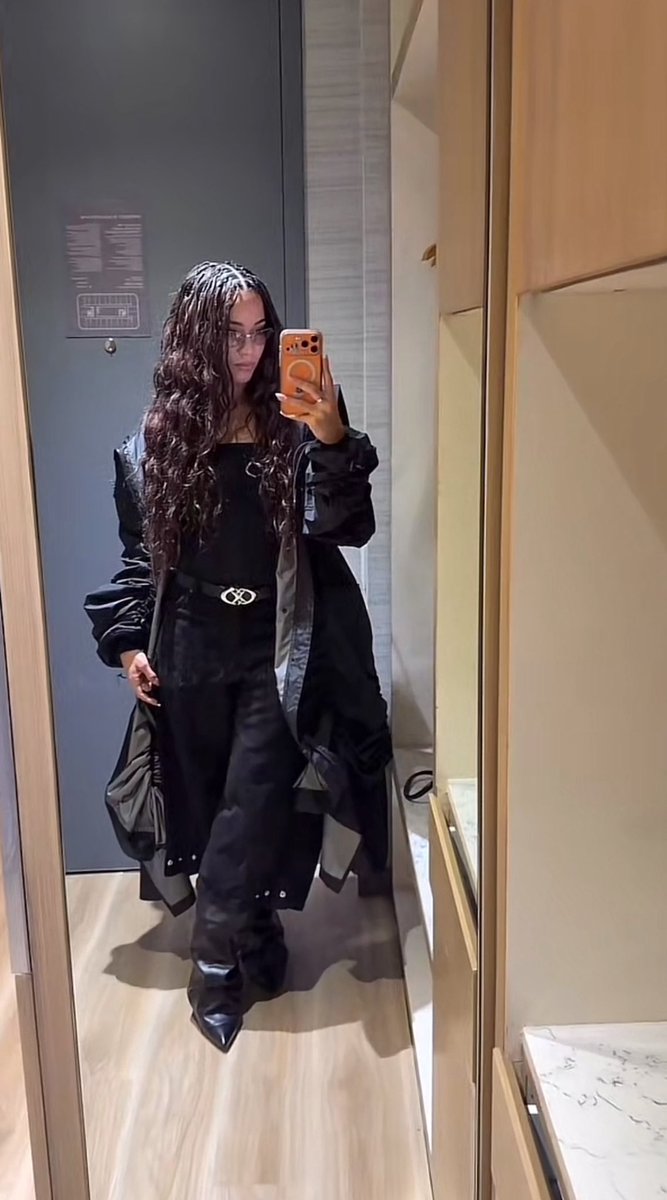 CinnaUpdatess's tweet photo. Cinna’s fit for the Vivet show 👀 https://t.co/IoDpAVXSge