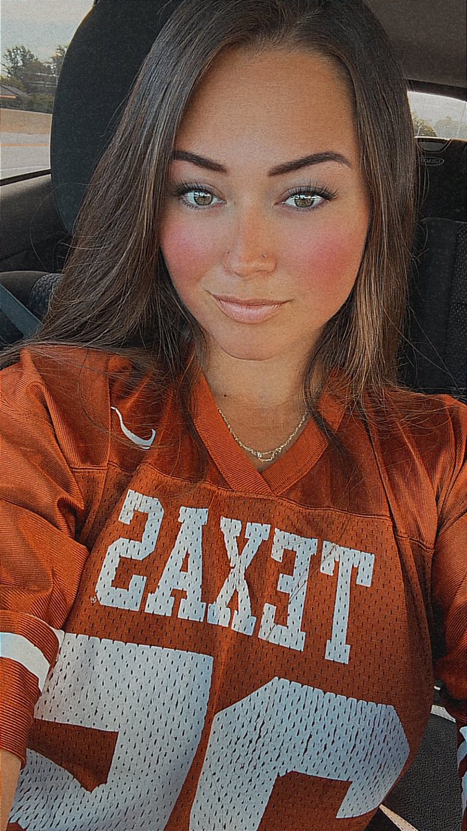 hookemhotties's tweet photo. .@natiivehiippie is a #HookemHottie. #Hookem #Beatohiostate https://t.co/Qm0pvQct70