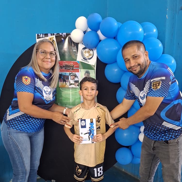 GobLasTejerias's tweet photo. Por 5to año consecutivo se inició el Torneo en Memoria de los atletas Angel y Mathias con la participación de 16 equipos del Eje Central Aragua y Miranda, una iniciativa de la escuela CNR Futsal 2018, apoyada por el alcalde @regulolacruz quien promueve la masificación del deporte https://t.co/THgIsTGxbT