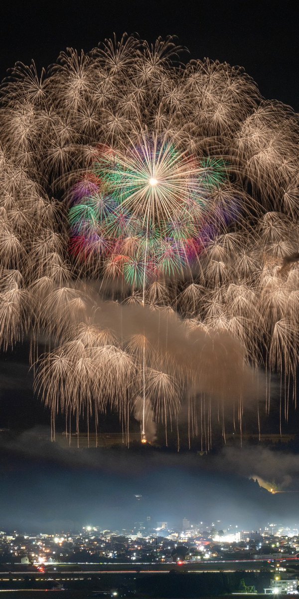 Artephoto_'s tweet photo. 小さな町に世界一の大輪が咲きました

片貝花火　4尺玉
2026.9.12 https://t.co/9rFEftrrCc
