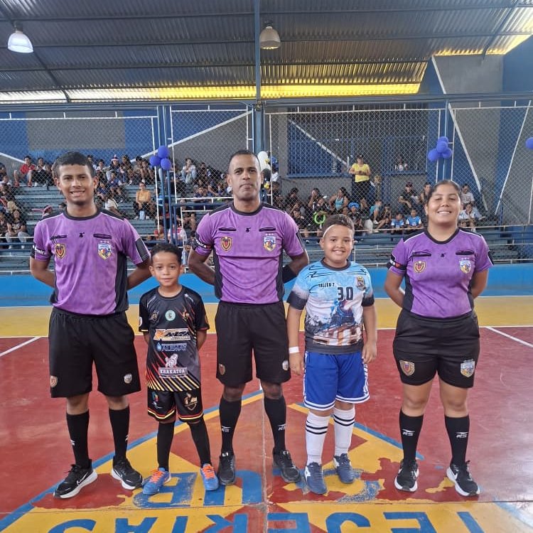 GobLasTejerias's tweet photo. Por 5to año consecutivo se inició el Torneo en Memoria de los atletas Angel y Mathias con la participación de 16 equipos del Eje Central Aragua y Miranda, una iniciativa de la escuela CNR Futsal 2018, apoyada por el alcalde @regulolacruz quien promueve la masificación del deporte https://t.co/THgIsTGxbT