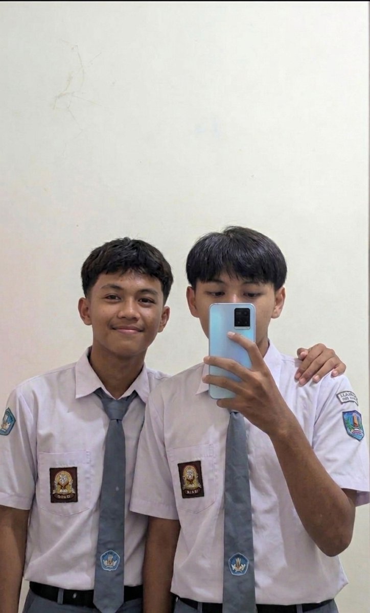 Dimas480470's tweet photo. Kapan yah punya iPhone... https://t.co/2QhAkaVXGt