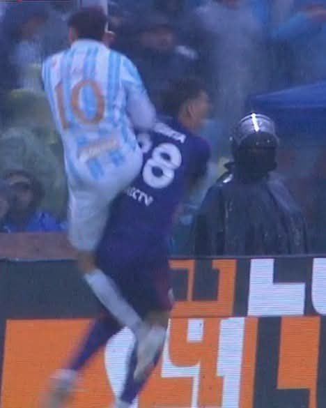DaniJRRCABJ's tweet photo. Era expulsion de Arambarri y amarilla para Nicola.
Cobraron lo contrario.
Se nota que ponerse en pose de víctima y tirarse contra Tapia genera que te beneficien.
Y no olvidar que anoche a Boca lo perjudicaron.
Riber beneficiado. Boca perjudicado. Prensa callada. https://t.co/IihImpQjBj