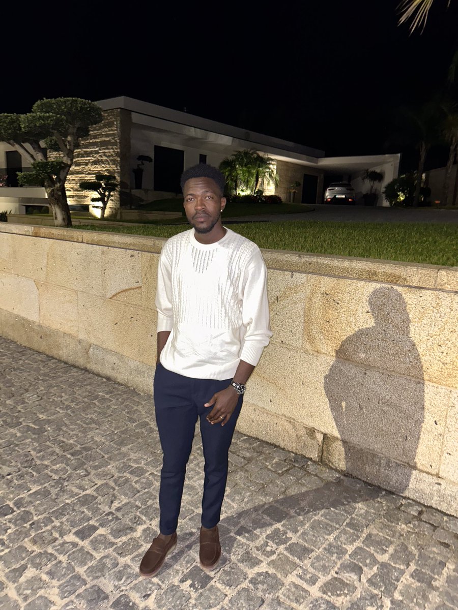 Fernand10224370's tweet photo. Seja forte e corajoso🙏🏿🇦🇴 https://t.co/cdvjogqtLL