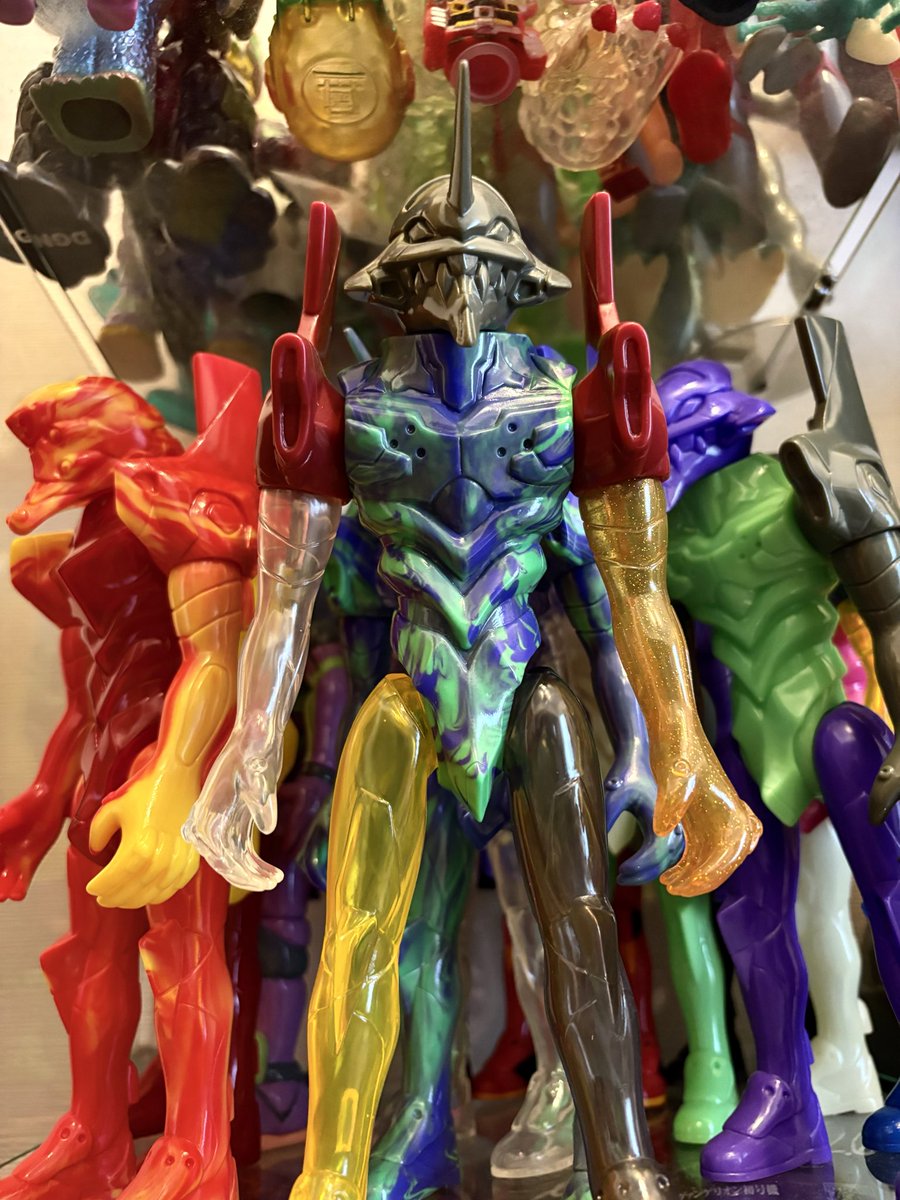 y_og8's tweet photo. 朝ラン終了
汗をパシャッと気持ちだけでも晴天ぶりたい
そんな日曜日です。
胴体入れ替えて、これまた刺さる色合い
同じなはずだけど顔が好き
クリアイエローの脚を
ピンクに変えてみよっかな！！

レッツラ神派遣
#ソフビカツドウ　#sofvikatsudou https://t.co/ZtTANmAhB9