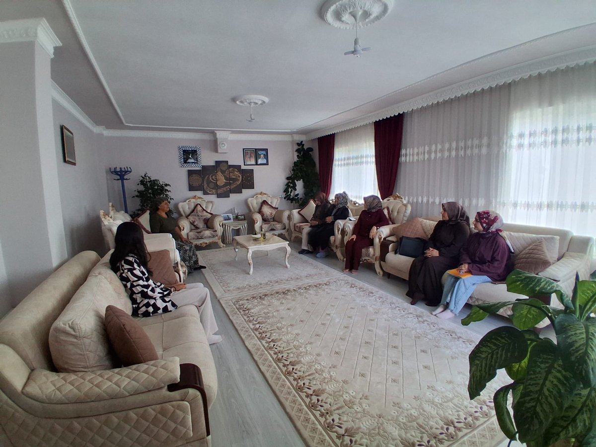 Ak_partmuradiye's tweet photo. İlçe Kadın Kolları Başkanımız @Sevdacicek25 , yönetimiyle birlikte kıymetli büyüklerimizi ziyaret etti.
Büyüklerimizin gönlüne dokunmak, hayır dualarını almak bizim için en büyük mutluluk. @tugbaisikercan @ArvasAbdulahat @zerrin_alpaslan @AKKADINGM @akkadinvann https://t.co/smrv4hxpLP
