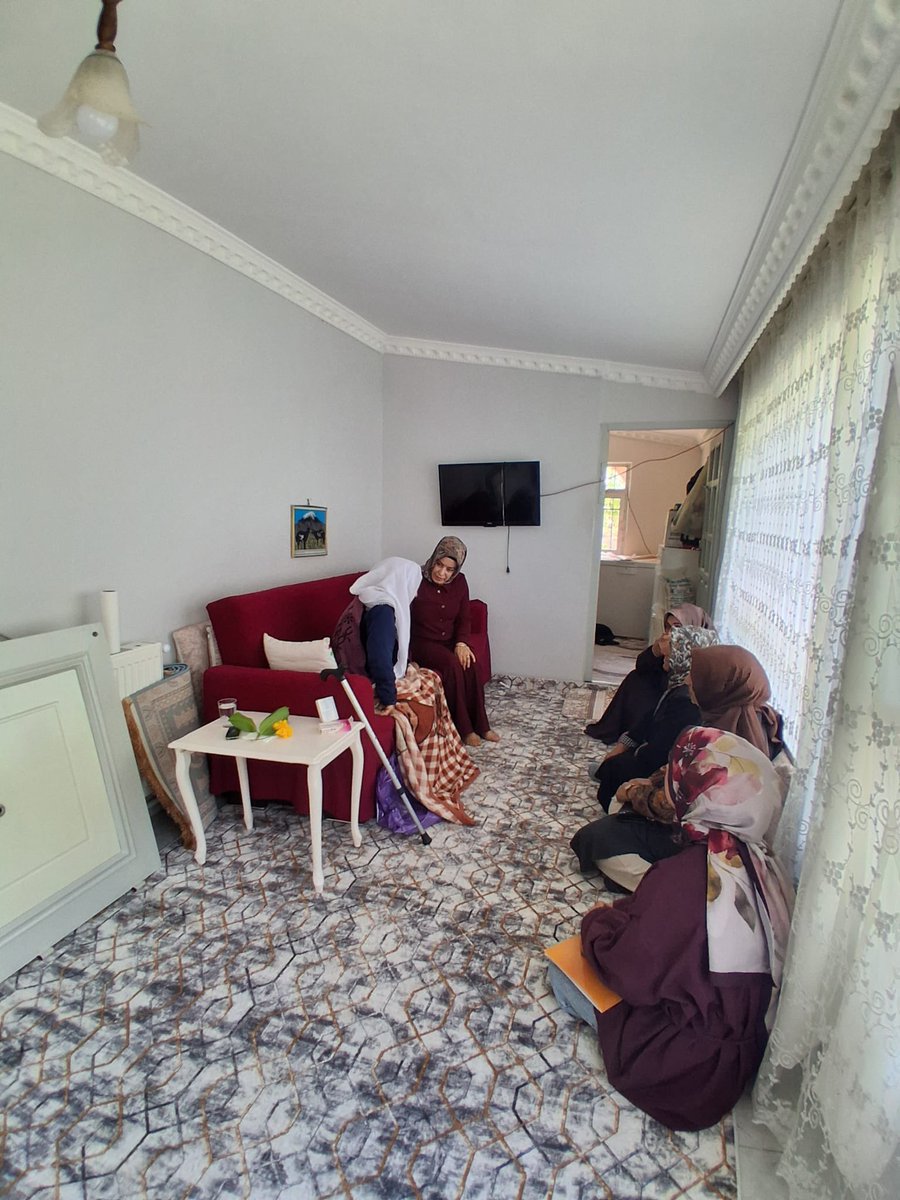 Ak_partmuradiye's tweet photo. İlçe Kadın Kolları Başkanımız @Sevdacicek25 , yönetimiyle birlikte kıymetli büyüklerimizi ziyaret etti.
Büyüklerimizin gönlüne dokunmak, hayır dualarını almak bizim için en büyük mutluluk. @tugbaisikercan @ArvasAbdulahat @zerrin_alpaslan @AKKADINGM @akkadinvann https://t.co/smrv4hxpLP