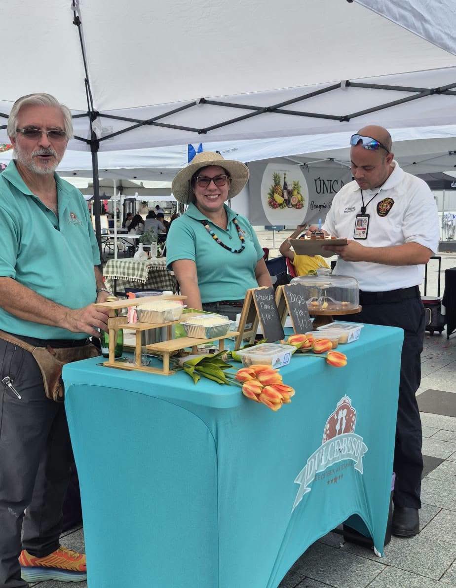 Bomberos_de_PR's tweet photo. Nuestros inspectores de prevención de incendios trabajaron hoy en varios eventos especiales, incluyendo el Mercado en Río Piedras y Multiverse Weekend, donde inspeccionaron cerca de 430 puestos de ventas y exhibiciones.

¡La prevención salva vidas! 🔥🚒 https://t.co/wVBce2Tooc