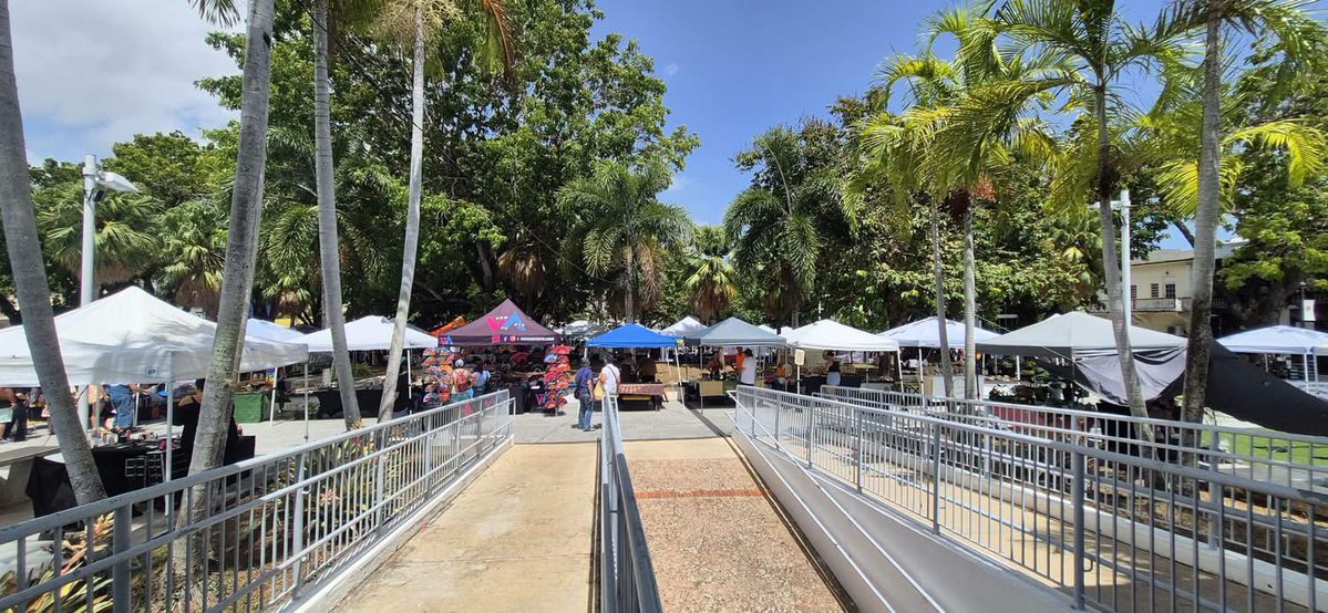 Bomberos_de_PR's tweet photo. Nuestros inspectores de prevención de incendios trabajaron hoy en varios eventos especiales, incluyendo el Mercado en Río Piedras y Multiverse Weekend, donde inspeccionaron cerca de 430 puestos de ventas y exhibiciones.

¡La prevención salva vidas! 🔥🚒 https://t.co/wVBce2Tooc