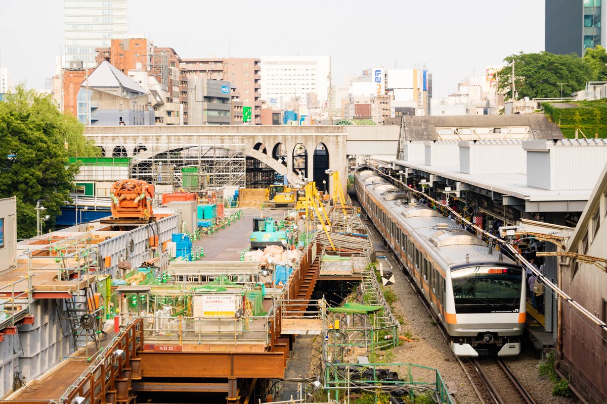 akiba_asterisk's tweet photo. 御茶ノ水駅。桟橋と船がなくなって、こんな写真も撮れるようになりました。
(2枚目と3枚目は、2016/06/01に撮っていたもので、この頃は長寿命化工事をしていましたので、お化粧前でした。) https://t.co/BKf41Y3TLb