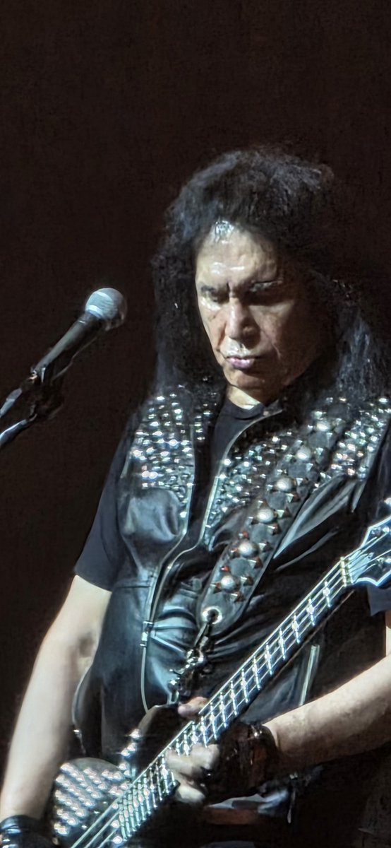GCBurrage's tweet photo. We are here at Choctaw rocking with you and celebrating my 60th birthday!!! 🤘 SIXTY?! 

@genesimmons 
@lisasalinas4 
@ChoctawDurant https://t.co/lHkrtWOOCB