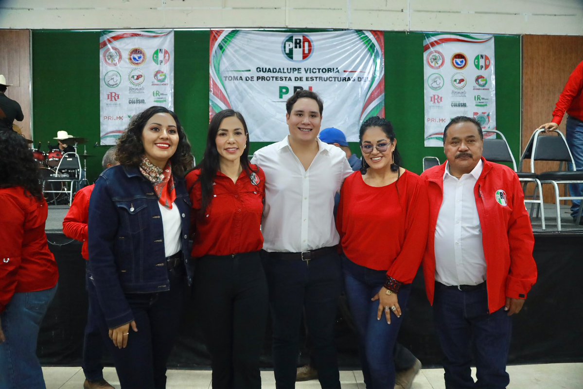 danisotto's tweet photo. Hoy tocó estar en Guadalupe Victoria, y qué bonito se siente encontrarnos con nuestro priismo, con gente que todos los días trabaja y pone el corazón por su municipio y por nuestro partido. ❤️

Entregamos nombramientos al Comité Municipal del PRI y a nuestros Sectores y Organizaciones. Muchas felicidades a quienes hoy asumen esta responsabilidad; estoy segura de que harán un gran trabajo.

¡Enhorabuena y a seguir trabajando juntos!
El PRI está más vivo que nunca. ❤️💚
