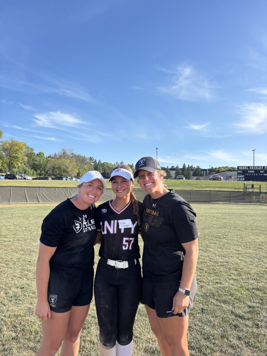 EllaThilges2028's tweet photo. Thank you Coach Hatting and @StOlafSoftball for an amazing camp! I had such a great time playing and talking with the team! https://t.co/xipQ2C7vti