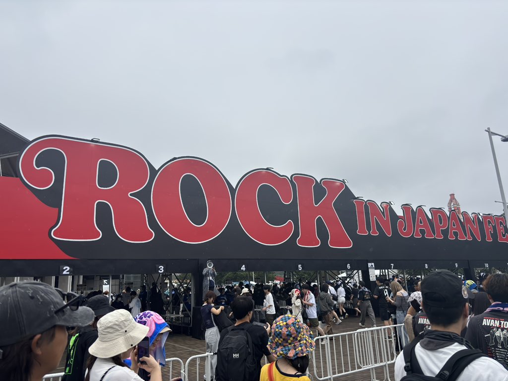 Sy0_ss_music's tweet photo. 入場！！
BUMPとOddRe:の前方キメてくる https://t.co/GSrMCjn8Ba