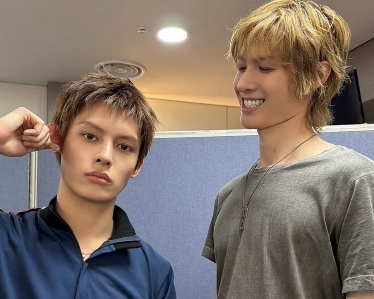 withcortis4life's tweet photo. i love the way martin looks at his james hyung with so much adoration and admiration. https://t.co/S8DMbpEOSC