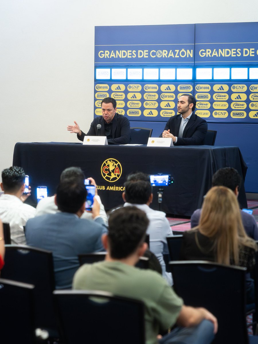 ClubAmerica's tweet photo. Presentamos oficialmente a las 6 Águilas que reforzarán nuestro plantel de cara al AP26. El compromiso de América con el profesionalismo y con su afición se mantiene. Como siempre, apuntamos a lo más alto y lucharemos partido a partido por nuestros objetivos: títulos.

Vayamos juntos en esta nueva campaña. 🦅