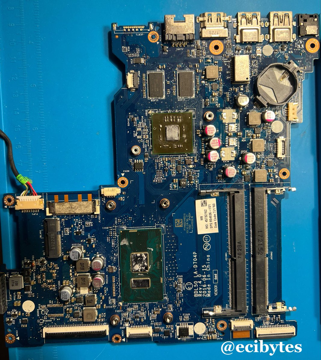 ecibytes's tweet photo. Working on an Hp Laptop Motherboard. No power, Main rail short. 

Checked Power Mgmt IC for all required voltage to be present. 

Although, the Microscope is small, it's really doing magic. Soldered a new CPU PWM MOSFET Driver at a go. https://t.co/AhxXFyPcCn