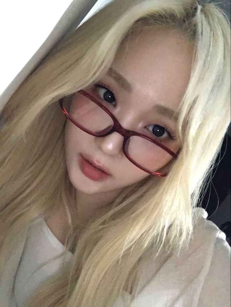 Mir0zzZ_'s tweet photo. Se las voy a dar a otra
tripleS AU | Social media

En donde Seoyeon se cansó del comportamiento de su novia.

O

En donde Yooyeon se equivocó al creer que Seoyeon siempre la iba a perdonar. https://t.co/1TXkcXt5Tk