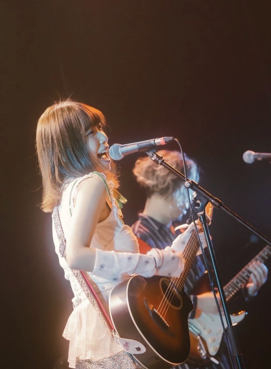 shionnu10's tweet photo. YAMAHAギター㊗️60周年🎸
お祝いコメントをHPに掲載していただきました📢
コメントはぜひこちらのサイトからご覧ください↓
https://t.co/Do7rQDkWnK
写真はいつも使っているYAMAHAギター！最高なんだから👑 #YAMAHA https://t.co/8ZpmbSCUoW
