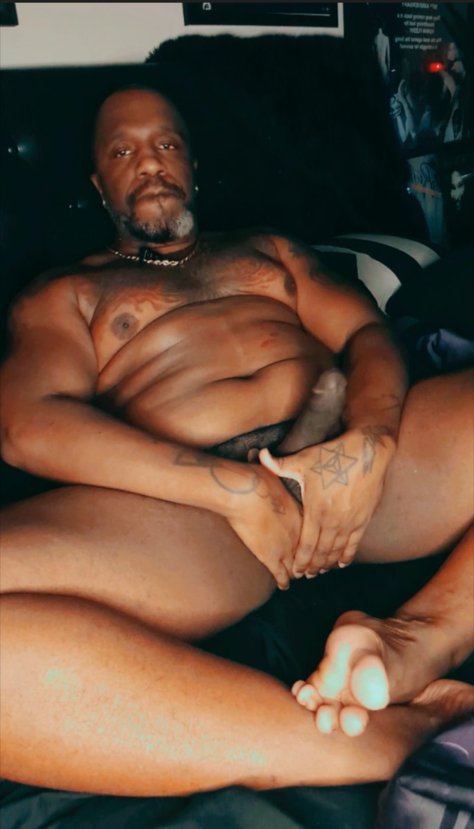 DarkHoungan's tweet photo. Come sit on Daddy https://t.co/AgLUuXngOL
