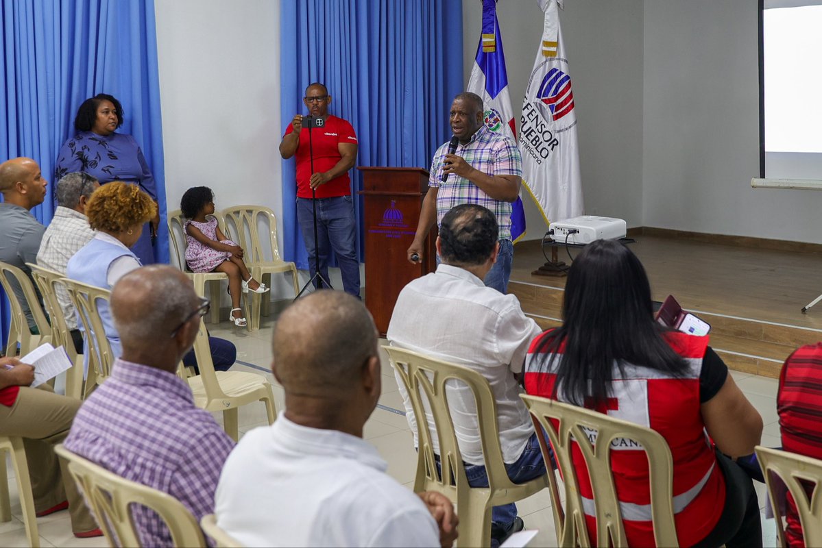 DefensorRD's tweet photo. Seguimos fortaleciendo la participación ciudadana desde los territorios. 🇩🇴🤝

En San Juan de la Maguana realizamos un encuentro de sensibilización y fortalecimiento de las Mesas Comunitarias del Defensor del Pueblo, un espacio para reforzar el conocimiento sobre su funcionamiento, alcance y papel como mecanismo de articulación entre la ciudadanía y nuestra institución.
