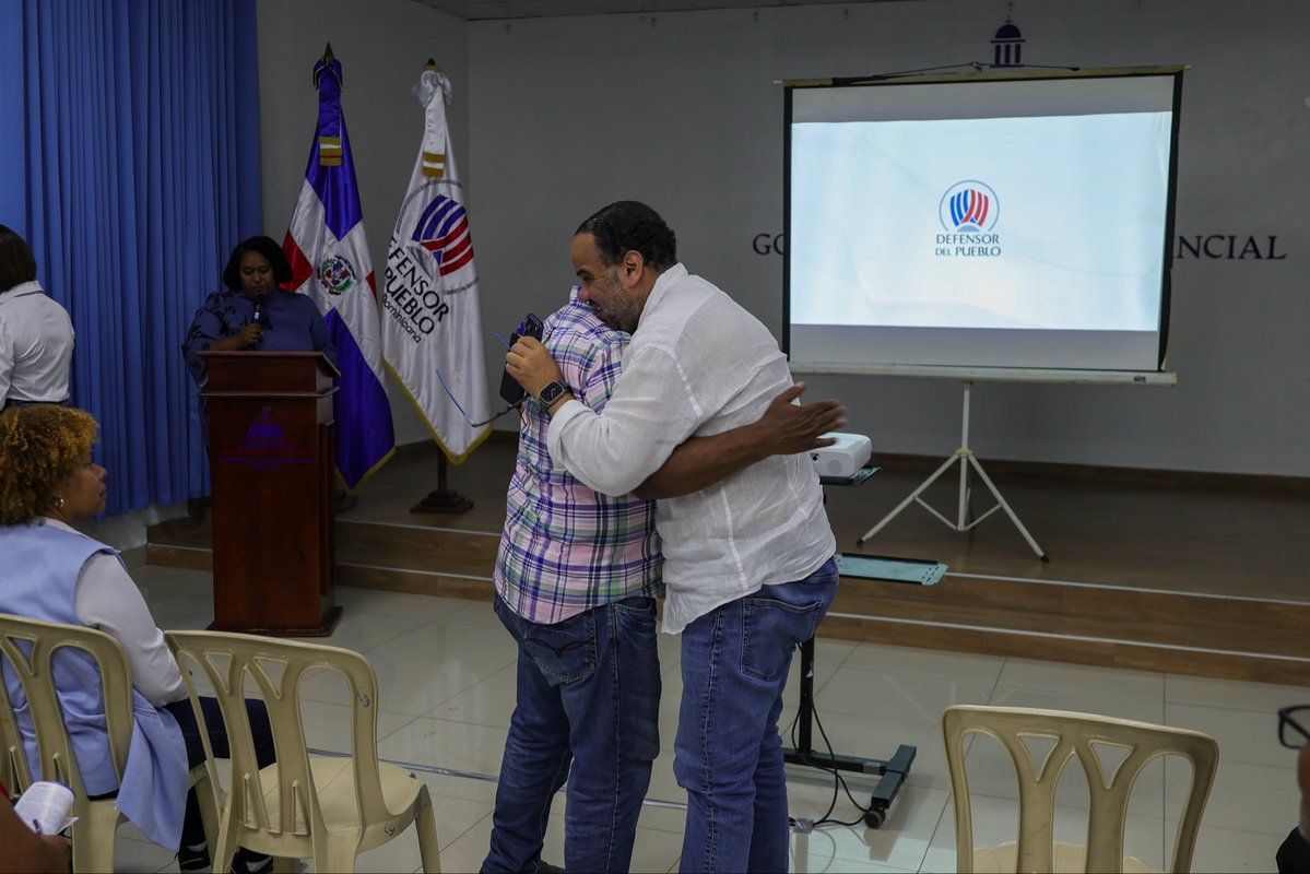 DefensorRD's tweet photo. Seguimos fortaleciendo la participación ciudadana desde los territorios. 🇩🇴🤝

En San Juan de la Maguana realizamos un encuentro de sensibilización y fortalecimiento de las Mesas Comunitarias del Defensor del Pueblo, un espacio para reforzar el conocimiento sobre su funcionamiento, alcance y papel como mecanismo de articulación entre la ciudadanía y nuestra institución.