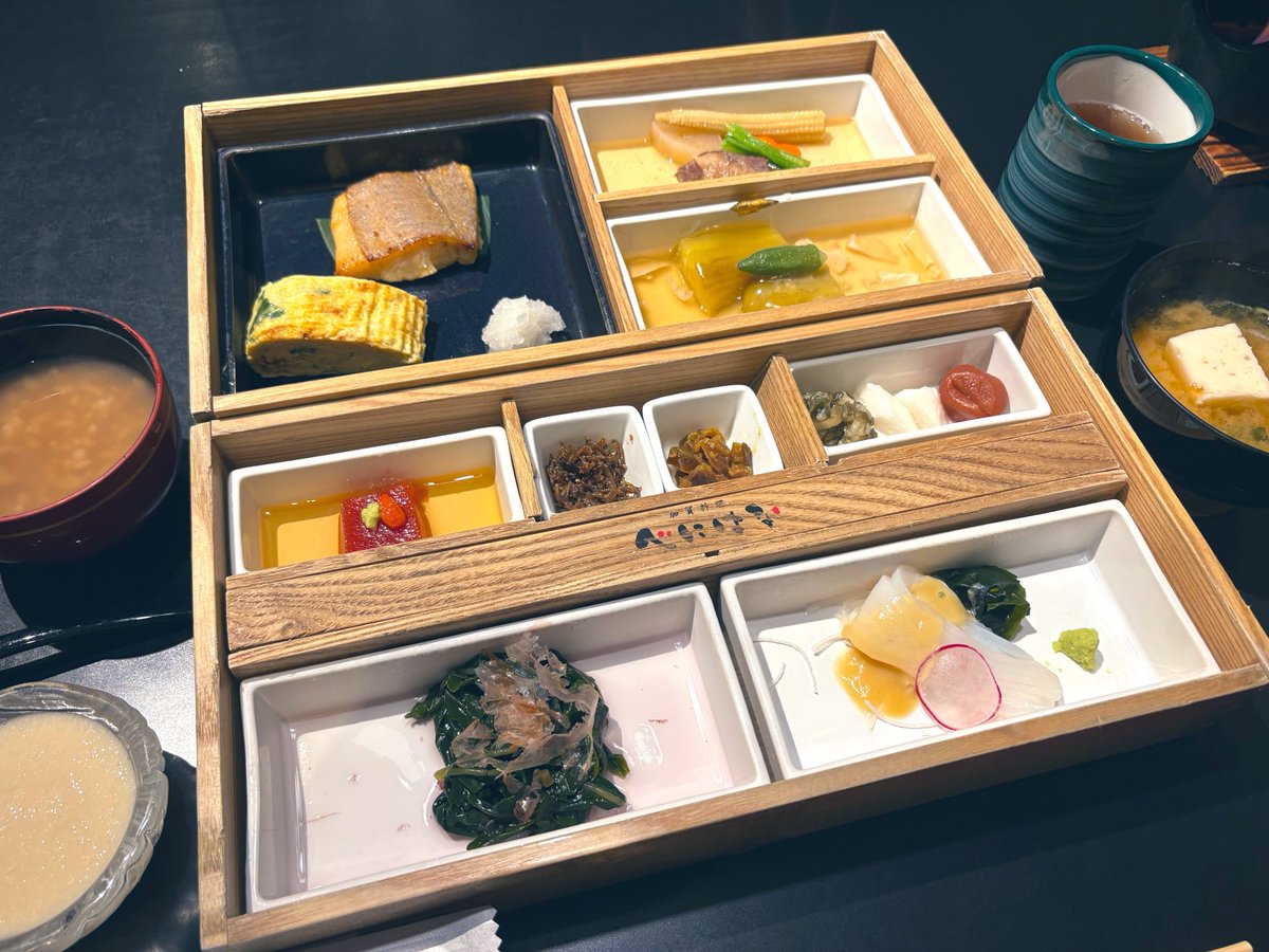 Nabari_3's tweet photo. 朝ごはん豪華！美味しい！ https://t.co/v1R3IwPgIm