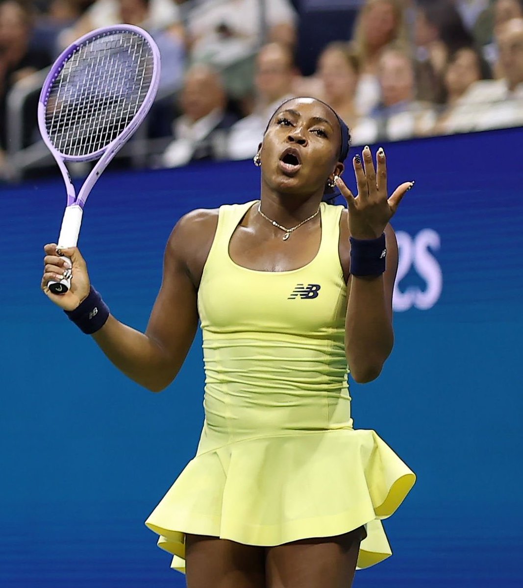 UniversTennis's tweet photo. 🤯 QUI AURAIT PU PRÉDIRE ÇA EN DÉBUT DE SAISON ?

Aryna Sabalenka, Iga Swiatek et Coco Gauff terminent toutes les trois la saison 2026 SANS LE MOINDRE TITRE EN GRAND CHELEM. ❌🏆 https://t.co/cUFrnYim30