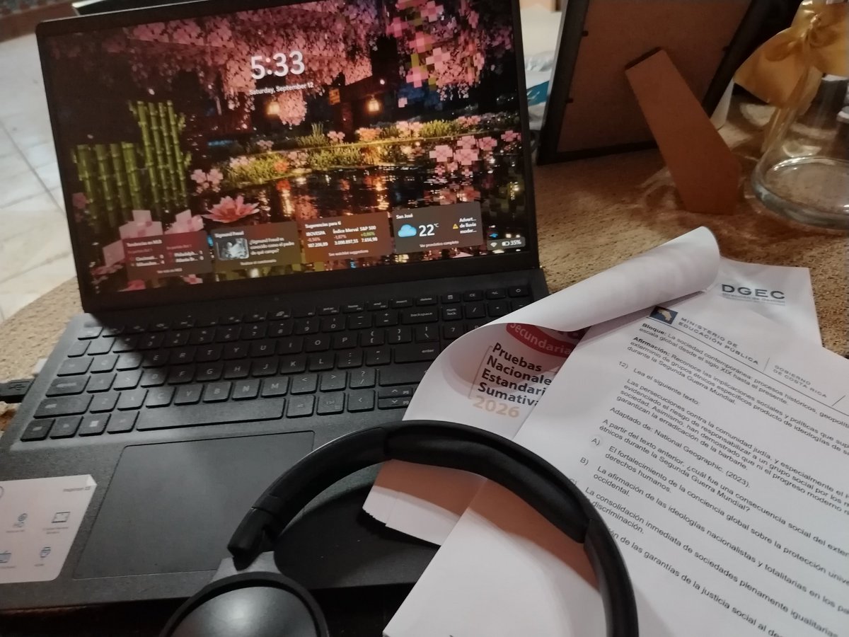 itsnanach8's tweet photo. Study time https://t.co/QnUrd9lfao
