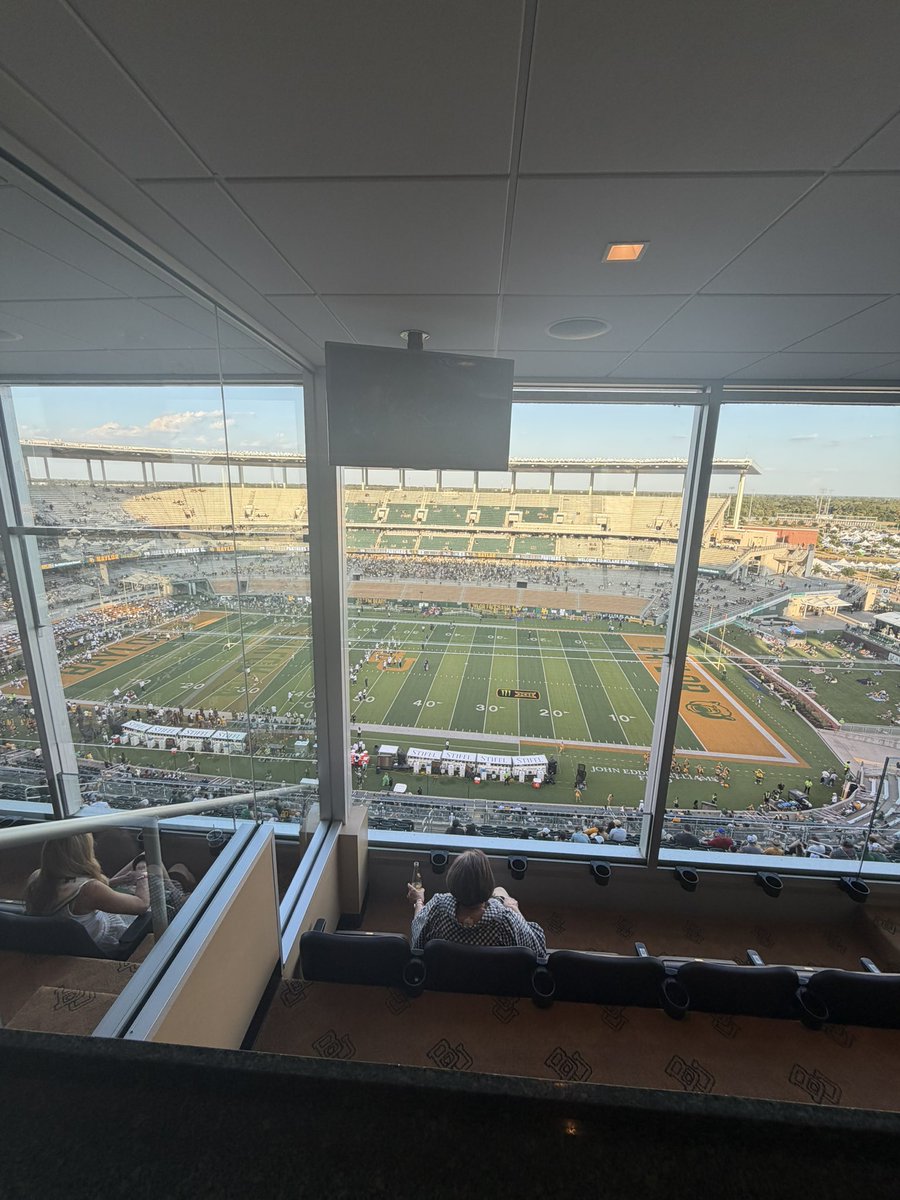 annonannon1997's tweet photo. @McLaneStadium I AM INSIDE OF YOU https://t.co/bJ1N84LSoO