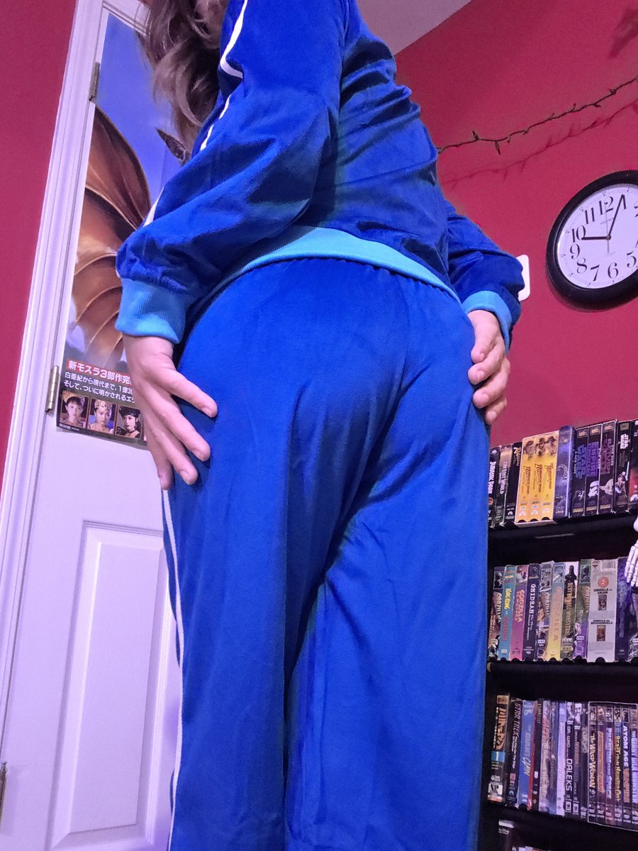 gwenberryss's tweet photo. shoves my big berry butt in your face 💙🫐 https://t.co/kWkxFnm1ML