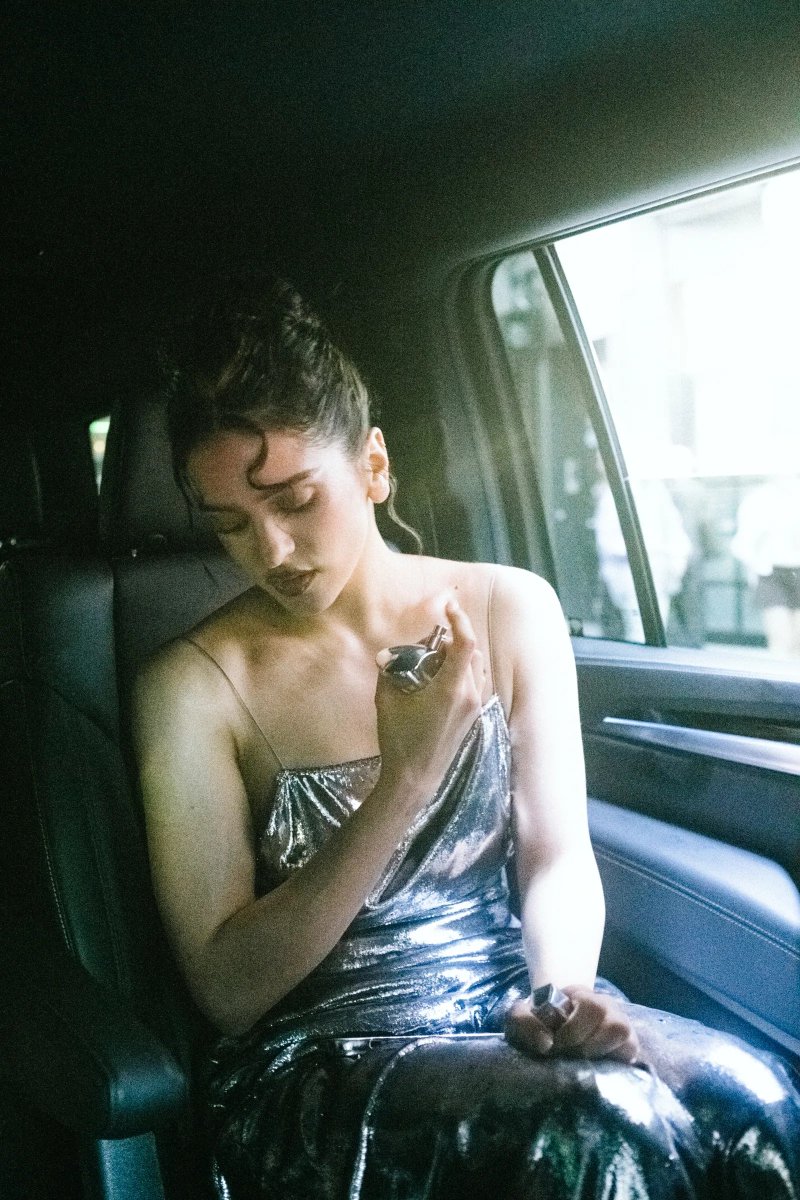 lookrosalia's tweet photo. 🚨| ROSALÍA habla con Vogue sobre Euphoria, su proceso creativo, su concepto de belleza y el final del LUX Tour.

— La artista compara crear perfume con hacer música y revela que lo que más espera al terminar la gira es volver a casa. https://t.co/q920HQgPQs