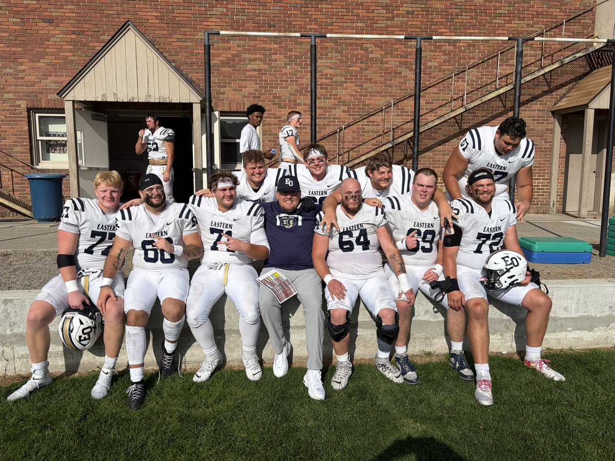 CoachDYoder's tweet photo. Great First win for the Eastern Oregon Mountaineers! The Mafia showed up and helped with 224 on the ground and 338 in the air! #MountUp #MobTies https://t.co/Q2zzFd9CRc