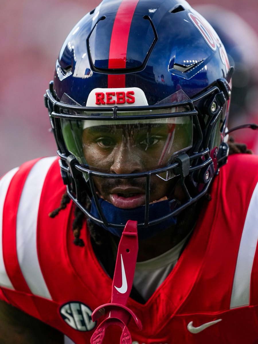 OleMissFB's tweet photo. Let's play ball 💪 

#HottyToddy https://t.co/vIb0g2V3CA
