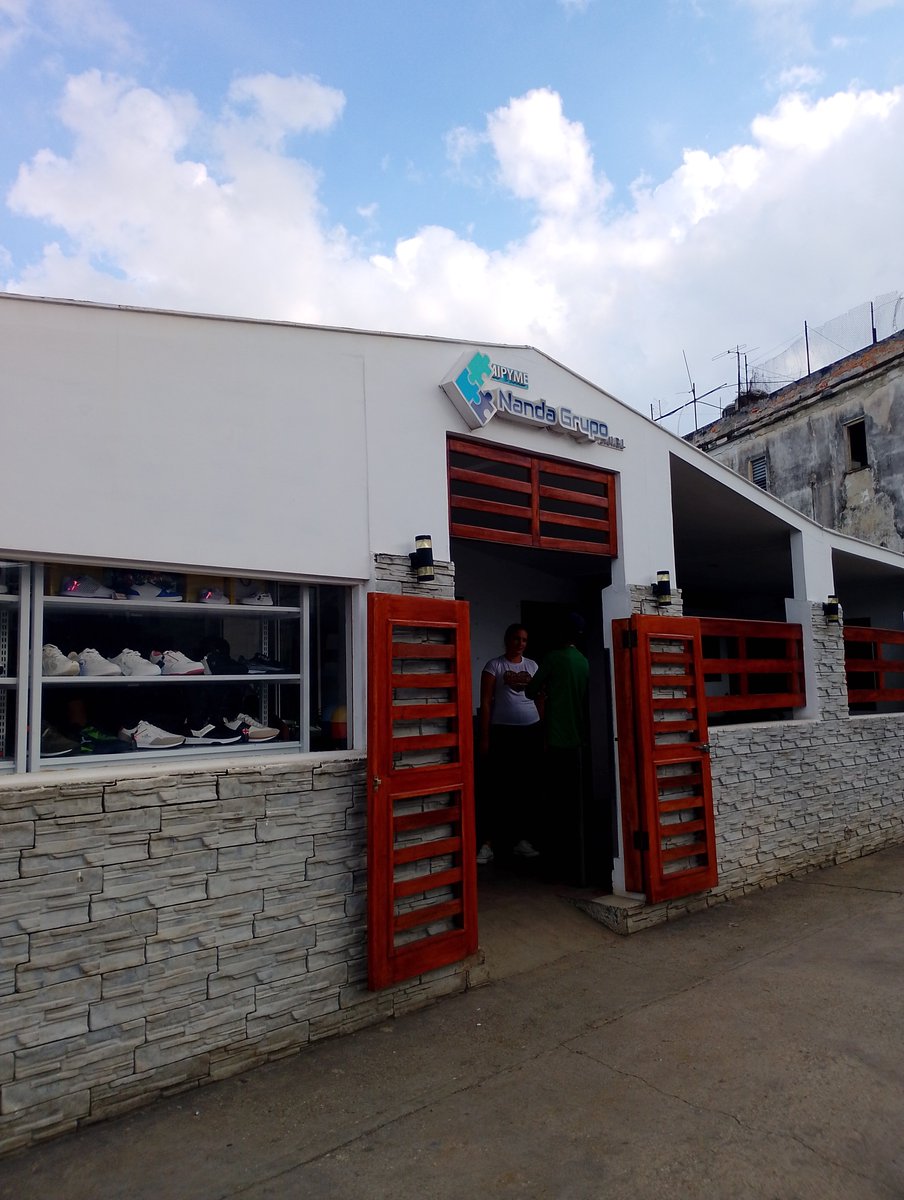 ONUREHABANA's tweet photo. 📌 Visita del Director Provincial de la ONURE a los actores económicos del territorio

En el día de hoy, el Director Provincial de la ONURE sostuvo un encuentro con los actores económicos de nuestro municipio para abordar los temas relacionados con la Resolución 180 de 2026. https://t.co/bL3grzaW9u