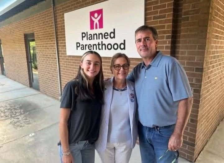 Usa864Now's tweet photo. @DarlineGrahamSC You’re a coward darline, why have you never voted for president Trump??!!! AND I NEED AN EXPLANATION FOR THESE PICTURES RIGHT NOW!!! https://t.co/QGmj1Jv6px