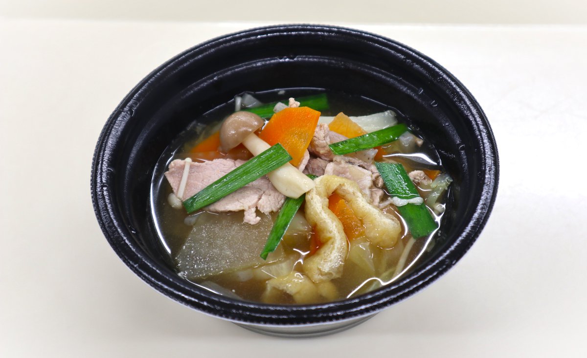 kokugikans's tweet photo. 【国技館ちゃんこ】

本場所中は地下大広間にて相撲部屋特製のちゃんこをお楽しみいただけます（1杯500円）。

今場所は【出羽海部屋】！

初日（9/13）～中日（9/20）までは「しおちゃんこ」

豚肉の旨味とさっぱりとした味わいが特徴の一杯😋

営業時間　11：00～16：30

＃sumo #ちゃんこ https://t.co/K8V3SymyOW