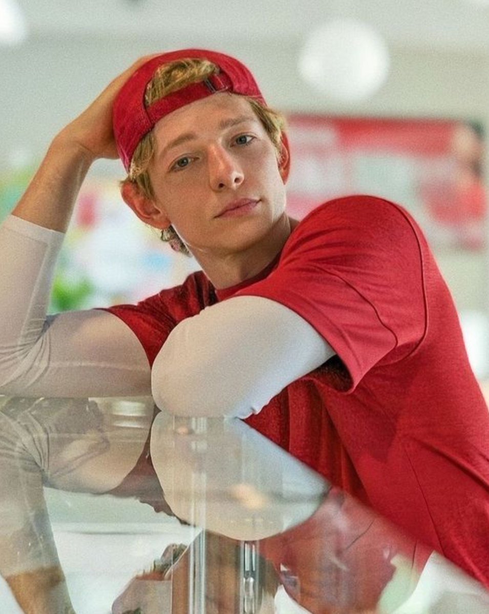 Nacao_DC's tweet photo. Sou muito fã do rumor que tá rolando do Mike Faist como Flash do DCU.

O melhor é que ele poderia ser facilmente o Barry ou o Wally kkkkkk https://t.co/0k91T2sle8