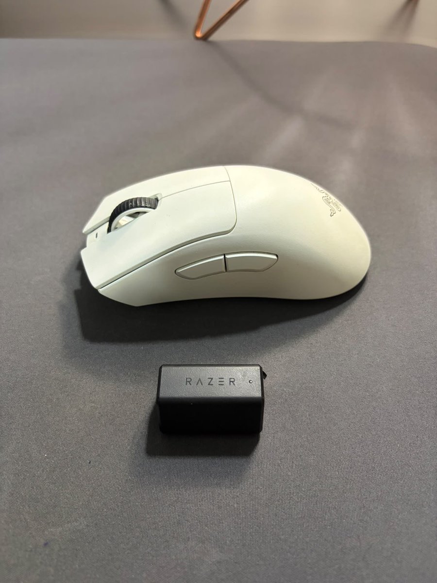 kwnfps's tweet photo. Razer Deathadder V3 Pro - R$ 600
Faço olx
DM aberta
RT pra ajudar o irmão ❤️ https://t.co/OJj3NLFp8v