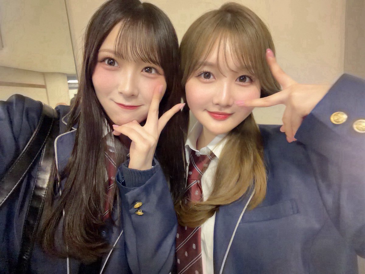 fujisawa_riko's tweet photo. じゅりいお誕生日おめでとう✨️🥂
いつも笑顔でメンバーみんなにたくさん声をかけてくれるとっても優しいじゅりい！

#夏はジュリイ 発売おめでとう😌
21歳も素敵な1年になりますように💖😉

#逢田珠里依生誕祭2026 https://t.co/33iaKDWbeO
