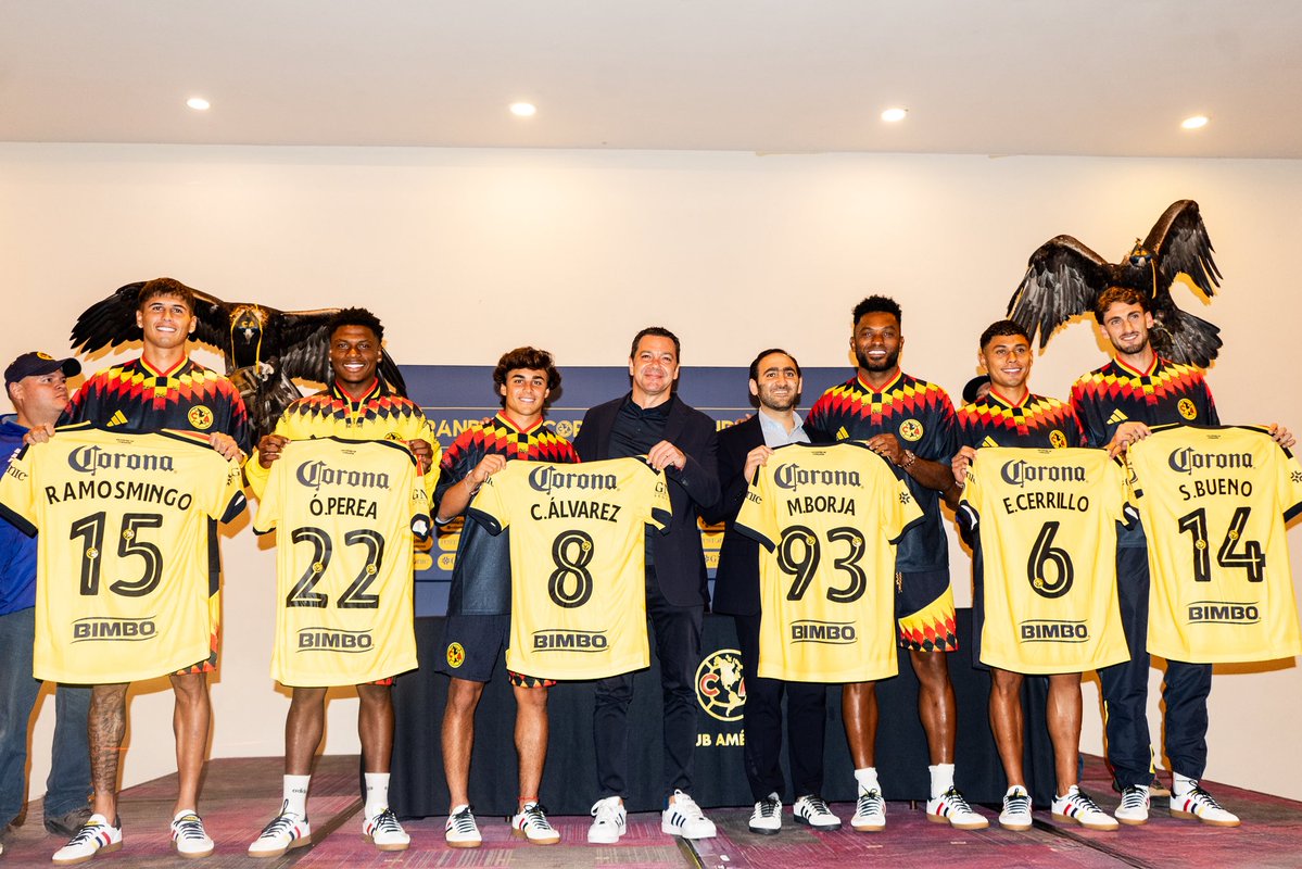 ClubAmerica's tweet photo. Presentamos oficialmente a las 6 Águilas que reforzarán nuestro plantel de cara al AP26. El compromiso de América con el profesionalismo y con su afición se mantiene. Como siempre, apuntamos a lo más alto y lucharemos partido a partido por nuestros objetivos: títulos.

Vayamos juntos en esta nueva campaña. 🦅