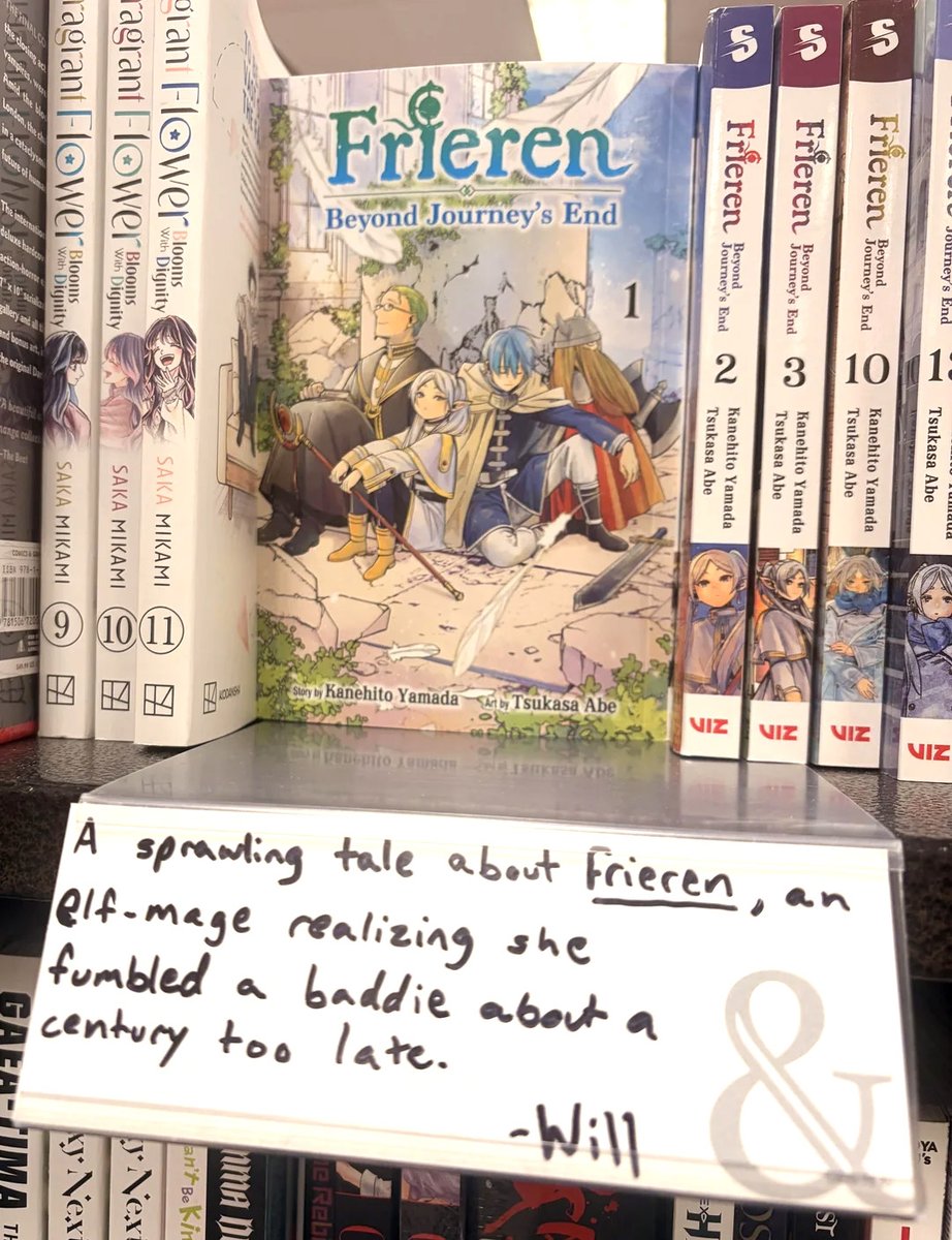 frieren_lab's tweet photo. 【海外で話題になった画像】
本屋店員のウィルさんが書いた葬送のフリーレンの紹介文：
「いい男を逃したことに100年遅れで気付く
エルフの魔法使い フリーレンの壮大な物語」 https://t.co/NcOwSt51Ks