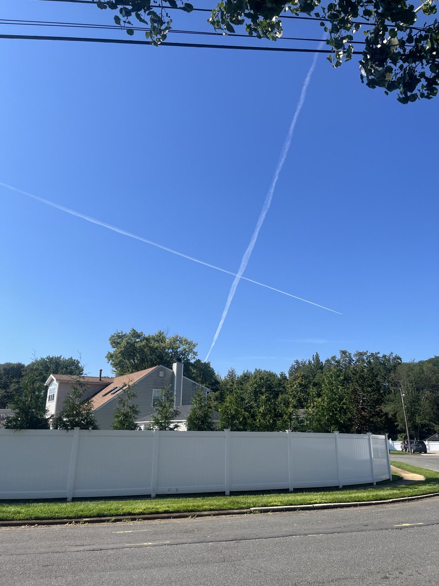 dcstaurus's tweet photo. @Johnjr663 @Karrasamelia5 @TheChosenQnes @NiclasQSwede @Micheal59302712 @CMDRVALTHOR Yep. Monmouth County, NJ. Beautiful blue sky and then ….. within 5 hrs clouds, overcast, low pressure. https://t.co/IGV66xLEIo