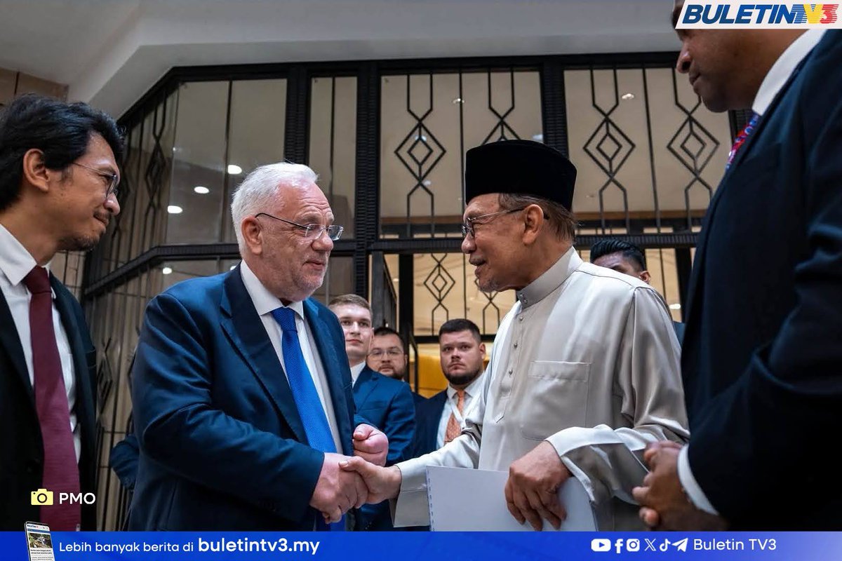 BuletinTV3's tweet photo. SIDANG KEMUNCAK BRICS KE-18 | Perdana Menteri, Datuk Seri Anwar Ibrahim bertemu dengan pemimpin-pemimpin utama dunia dalam usaha mempererat hubungan dua hala antara negara selain memperkukuh kerjasama dalam pelbagai bidang.

#BuletinTV3 #BeritaTerkini #BRICS #PerdanaMenteri #AnwarIbrahim