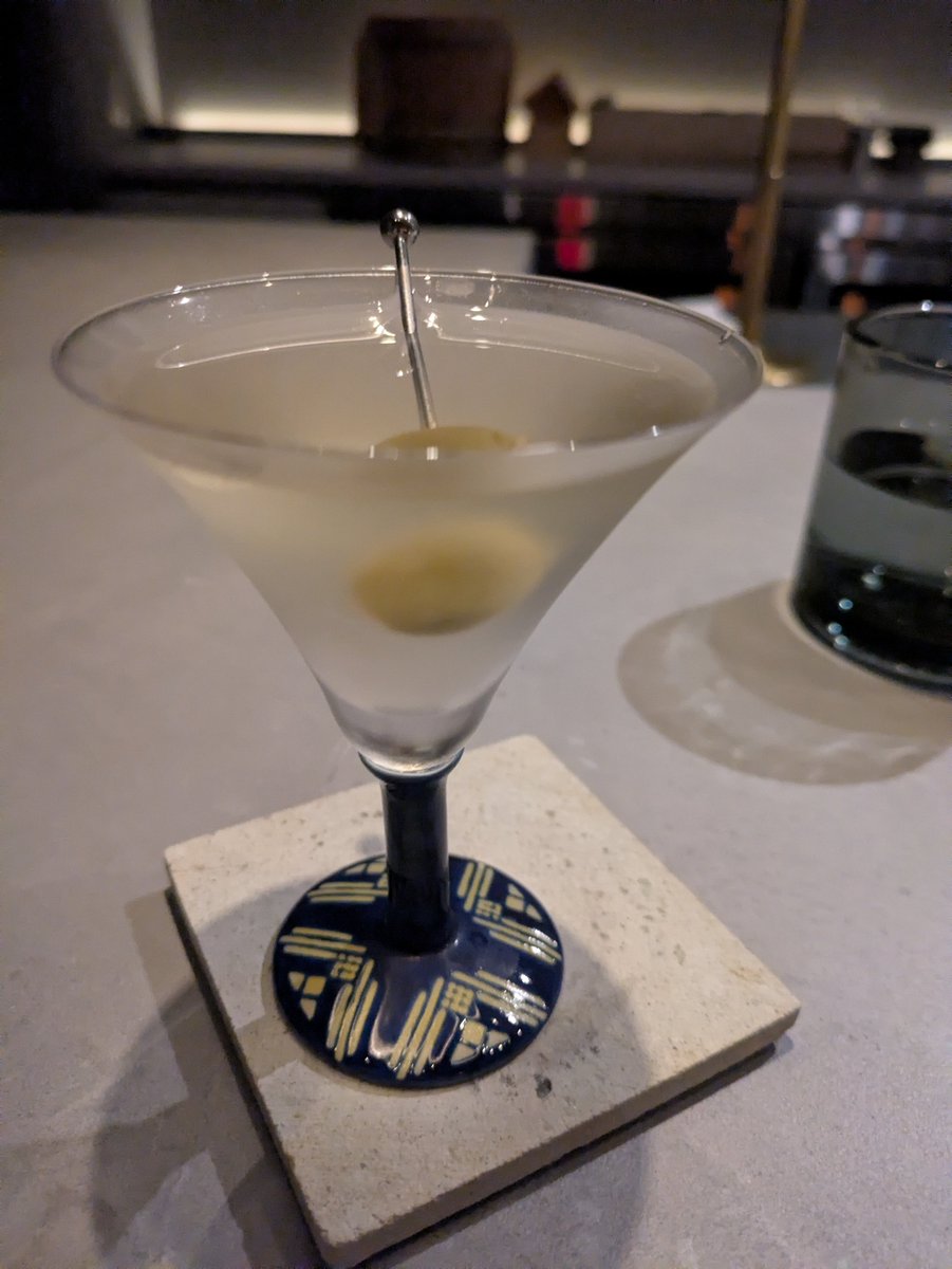 SendagiMitsuo's tweet photo. 西新宿のバーを巡りました
飲み過ぎました🙃 https://t.co/g7564mddDV
