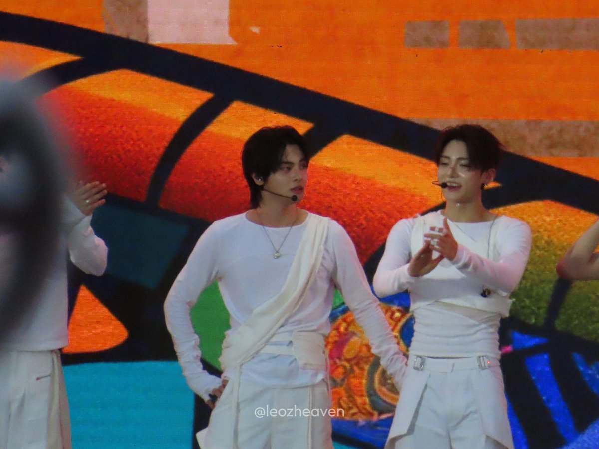 leozheaven's tweet photo. leowon butt pat https://t.co/Yl9KOs2q7H